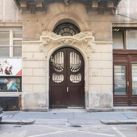 Colton Budapest Révay Apartments Esterno foto