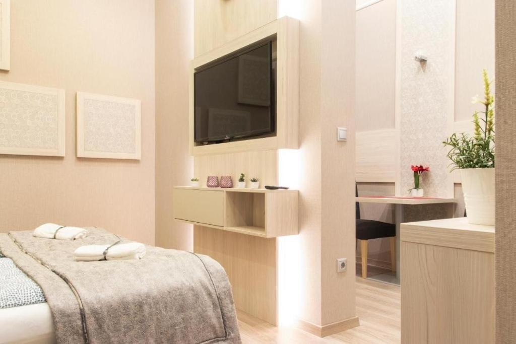 Colton Budapest Révay Apartments Esterno foto