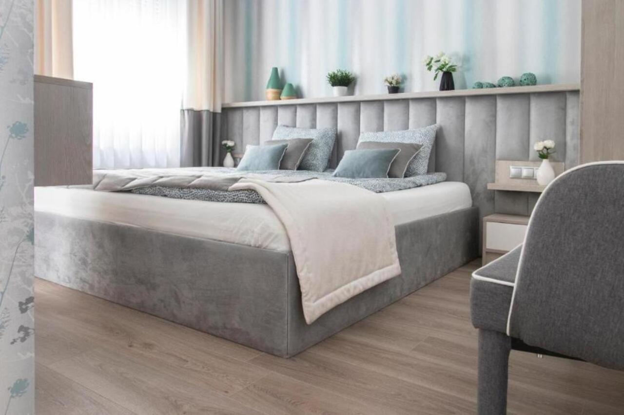 Colton Budapest Révay Apartments Esterno foto