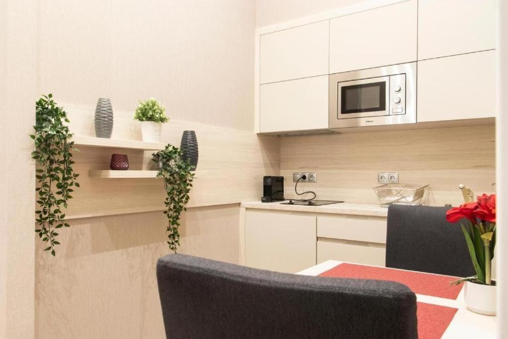 Colton Budapest Révay Apartments Esterno foto