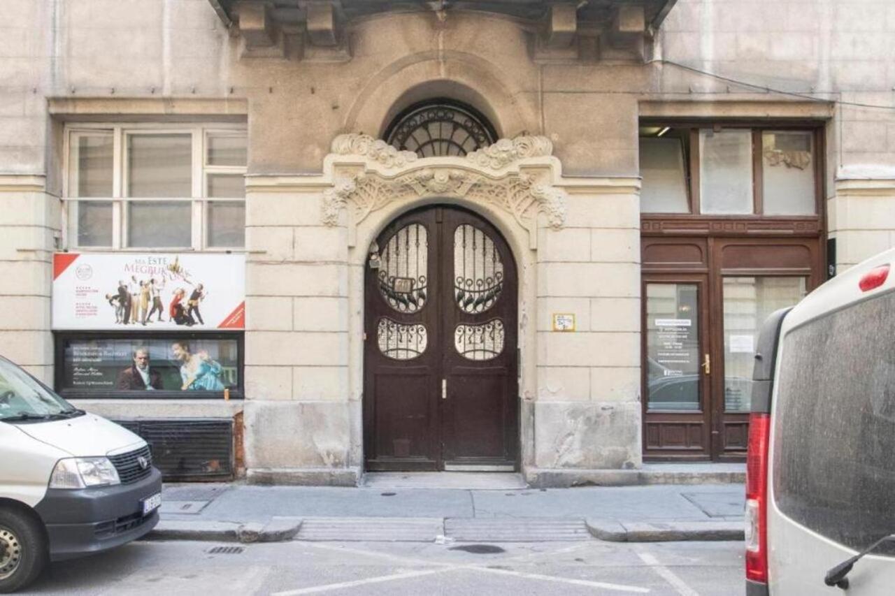 Colton Budapest Révay Apartments Esterno foto