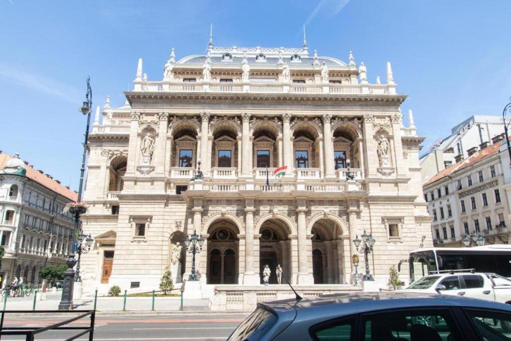 Colton Budapest Révay Apartments Esterno foto