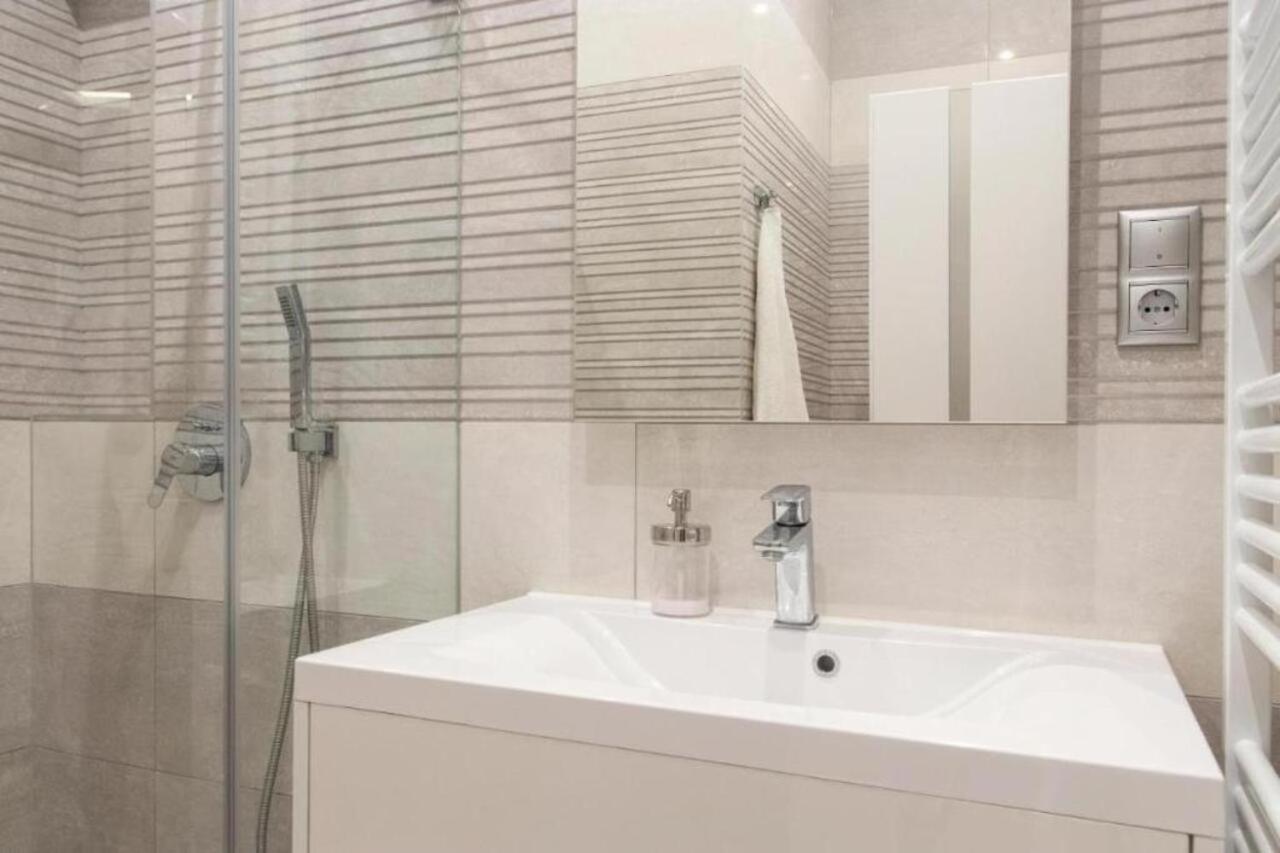 Colton Budapest Révay Apartments Esterno foto